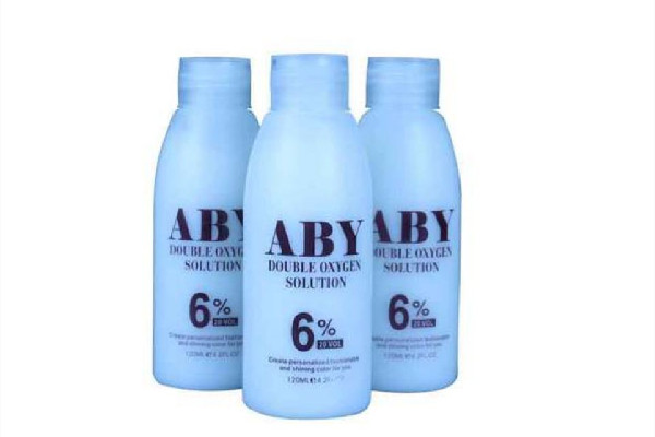 雙氧奶越多顏色越深嗎 雙氧奶是漂發(fā)劑嗎 雙氧奶越多顏色越深嗎 雙氧奶是漂發(fā)劑嗎