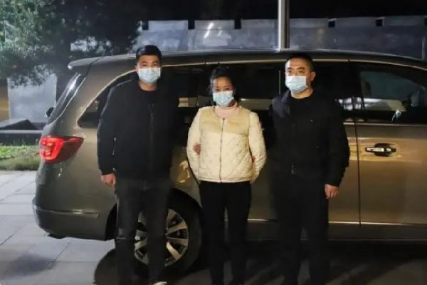 女柜員鉆漏洞取現(xiàn)398萬后整容逃亡 整容會(huì)遺傳給下一代嗎