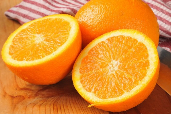 橙子怎么撥開(kāi)最方便 橙子剝皮吃還是切塊吃 橙子怎么撥開(kāi)最方便 橙子剝皮吃還是切塊吃