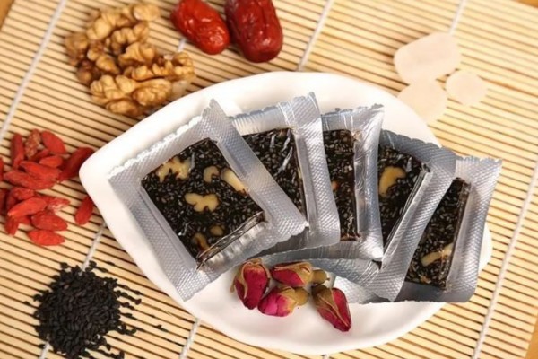 阿膠糕是什么材料制作出來的 阿膠糕好吃嗎