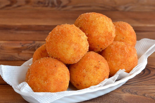 炸湯圓是煮熟了還是直接炸 炸湯圓的正確做法 炸湯圓是煮熟了還是直接炸 炸湯圓的正確做法