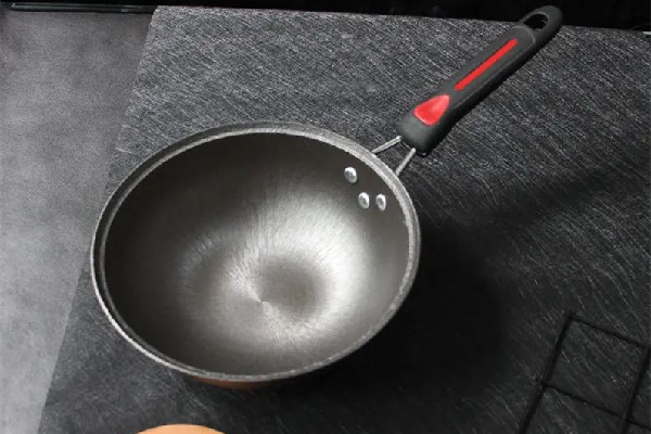 生鐵鍋可以用多久 生鐵鍋怎么辨別 生鐵鍋可以用多久 生鐵鍋怎么辨別