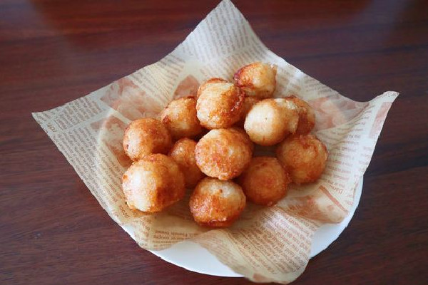 男子油鍋炸元宵現(xiàn)場慘烈 炸元宵怎么炸不蹦 男子油鍋炸元宵現(xiàn)場慘烈 炸元宵怎么炸不蹦