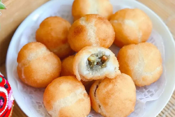 男子油鍋炸元宵現(xiàn)場慘烈 炸元宵怎么炸不蹦 男子油鍋炸元宵現(xiàn)場慘烈 炸元宵怎么炸不蹦