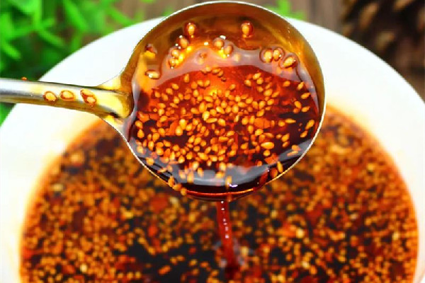 辣椒油要放白酒嗎 辣椒油放白酒有什么作用 辣椒油要放白酒嗎 辣椒油放白酒有什么作用