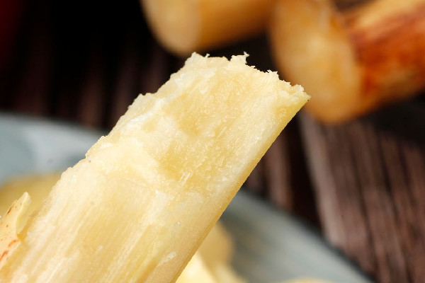 甘蔗煮水喝有什么樣的功效和作用 甘蔗煮水能治咳嗽嗎 甘蔗煮水喝有什么樣的功效和作用 甘蔗煮水能治咳嗽嗎