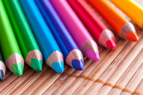 蠟筆要用什么紙畫(huà)出來(lái)好看看 蠟筆可以畫(huà)在黑板上嗎