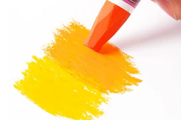 蠟筆和水彩筆哪個(gè)安全 蠟筆適合多大孩子 蠟筆和水彩筆哪個(gè)安全 蠟筆適合多大孩子