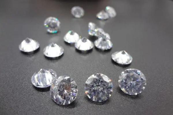 鋯石鉆戒值得購(gòu)買(mǎi)嗎 鋯石跟莫桑鉆哪個(gè)好