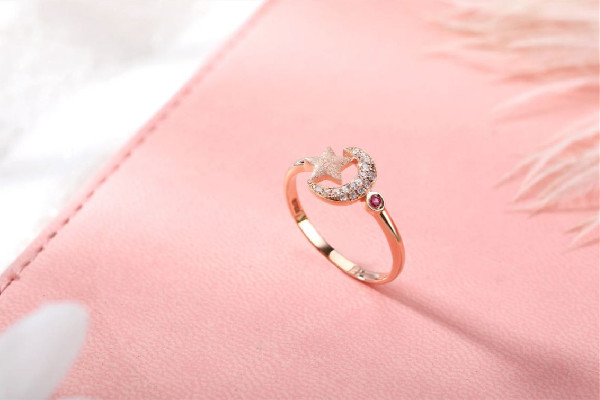 18k金會(huì)氧化發(fā)黑嗎 18k金戴久了會(huì)變色嗎 18k金會(huì)氧化發(fā)黑嗎 18k金戴久了會(huì)變色嗎