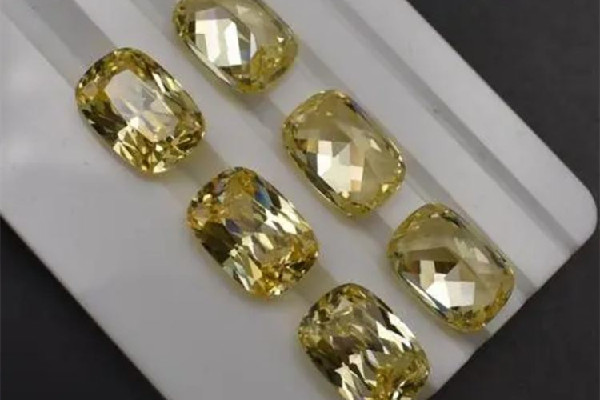 鋯石鉆戒值得購(gòu)買(mǎi)嗎 鋯石跟莫桑鉆哪個(gè)好