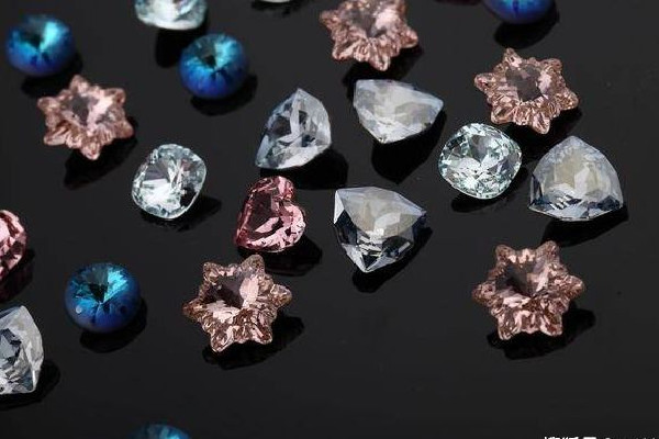 鋯石鉆戒值得購(gòu)買(mǎi)嗎 鋯石跟莫桑鉆哪個(gè)好