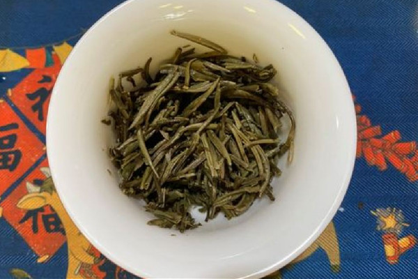 白毫銀針泡出來的顏色發(fā)紅正常嗎 白毫銀針泡多久出湯 白毫銀針泡出來的顏色發(fā)紅正常嗎 白毫銀針泡多久出湯