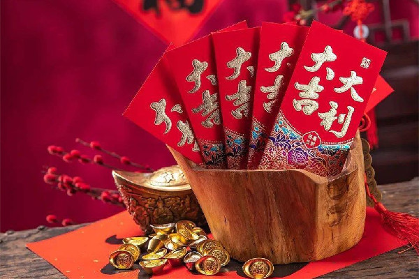 男孩用壓歲錢給媽媽買手機(jī)被罵 壓歲錢的意義和作用 男孩用壓歲錢給媽媽買手機(jī)被罵 壓歲錢的意義和作用