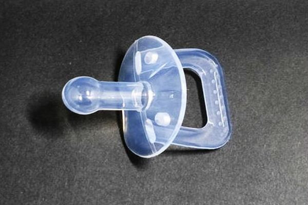 奶嘴用到幾歲 奶嘴什么時候開始用 奶嘴用到幾歲 奶嘴什么時候開始用