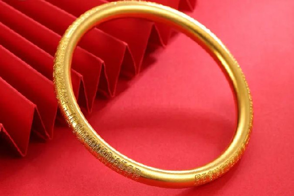 黃金手鐲怎么選擇技巧 黃金手鐲買古法的好嗎 黃金手鐲怎么選擇技巧 黃金手鐲買古法的好嗎