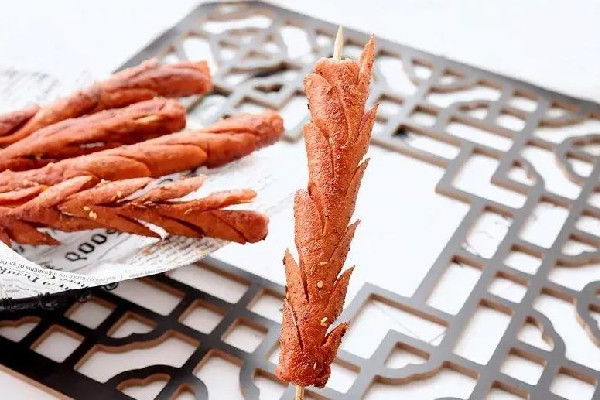 淀粉腸要炸幾分鐘 淀粉腸炸的時(shí)候粘鍋怎么回事