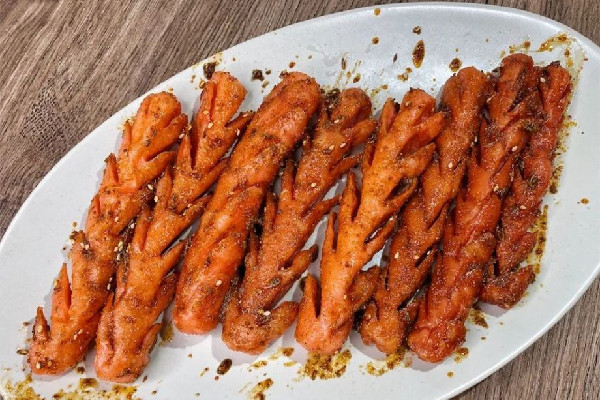 淀粉腸要炸幾分鐘 淀粉腸炸的時(shí)候粘鍋怎么回事