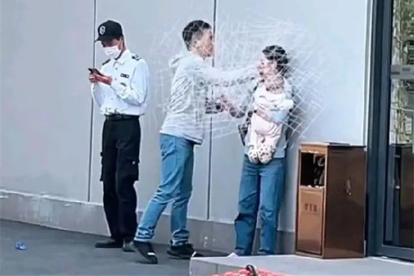 男子地鐵口揮拳重?fù)舯夼?家暴為什么會(huì)越來越嚴(yán)重 男子地鐵口揮拳重?fù)舯夼?家暴為什么會(huì)越來越嚴(yán)重