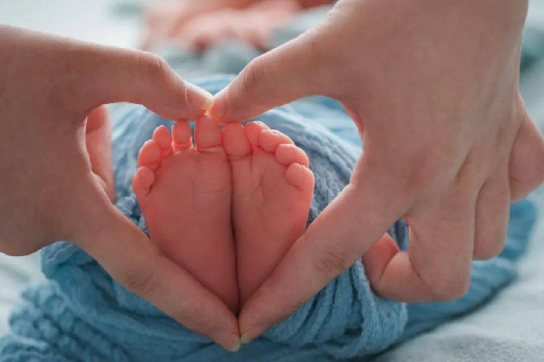 委員建議放開生育限制 生育會(huì)給女孩子帶來什么影響