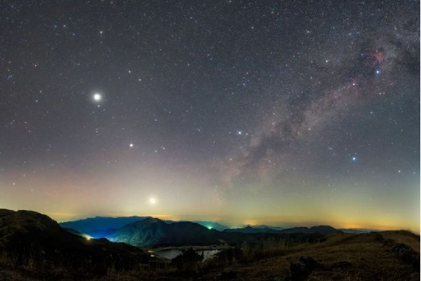 全國(guó)多地現(xiàn)“三星連珠”天象 三星連珠是什么天象