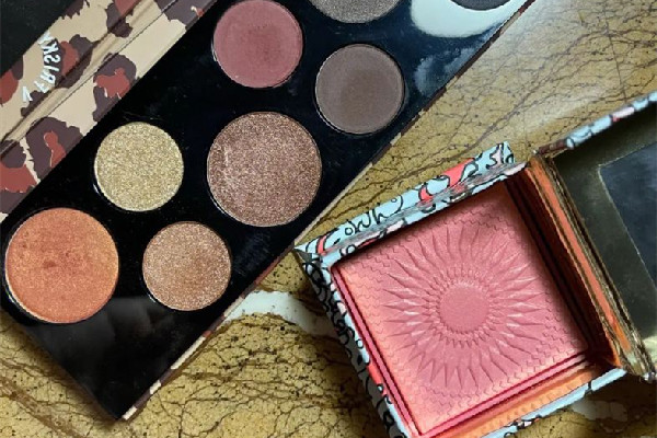 眼影買(mǎi)什么牌子好 眼影買(mǎi)貴的還是便宜的 眼影買(mǎi)什么牌子好 眼影買(mǎi)貴的還是便宜的