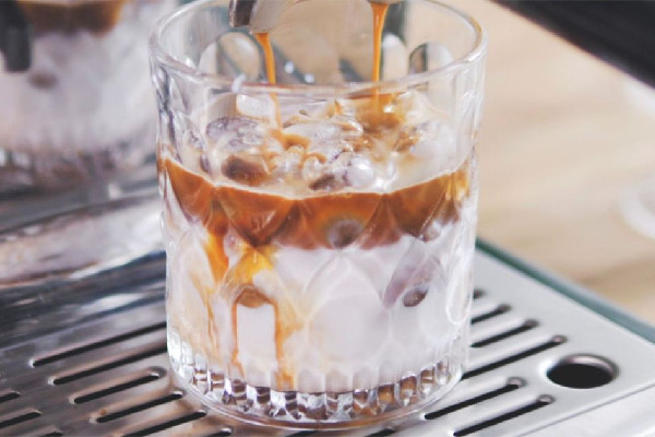 生椰拿鐵和絲絨拿鐵哪個(gè)好喝 生椰拿鐵和生椰絲絨拿鐵區(qū)別 生椰拿鐵和絲絨拿鐵哪個(gè)好喝 生椰拿鐵和生椰絲絨拿鐵區(qū)別