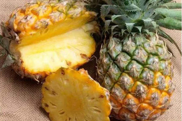 鳳梨會不會麻舌頭 鳳梨對喉嚨好嗎 鳳梨會不會麻舌頭 鳳梨對喉嚨好嗎
