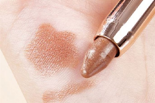 高光棒的正確使用方法 高光棒用什么抹開