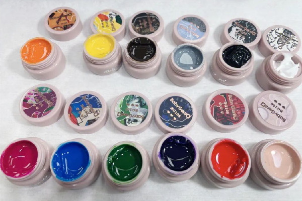 彩繪膠和甲油膠區(qū)別 彩繪膠可以當甲油膠用嗎