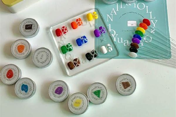 彩繪膠有點(diǎn)稠怎么辦 彩繪膠怎么稀釋 彩繪膠有點(diǎn)稠怎么辦 彩繪膠怎么稀釋