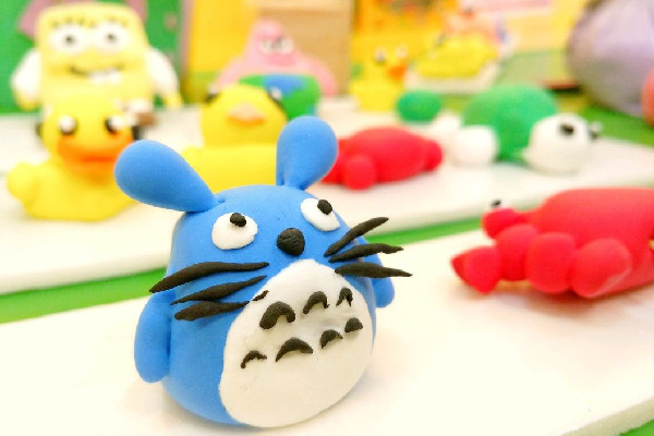 橡皮泥粘在衣服上怎么弄掉 橡皮泥弄頭發(fā)上怎么去除 橡皮泥粘在衣服上怎么弄掉 橡皮泥弄頭發(fā)上怎么去除