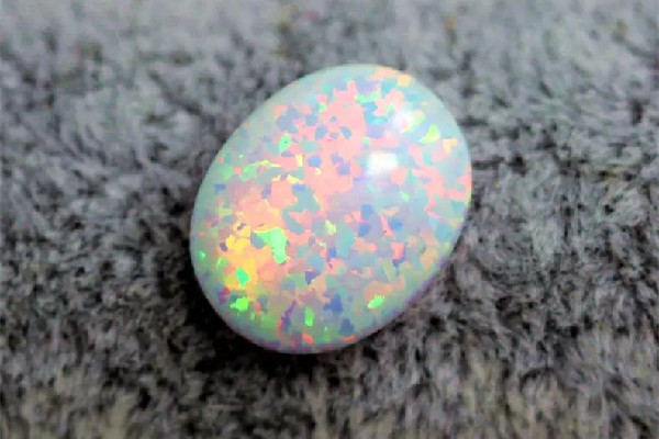 歐泊石會碎嗎 歐泊石有一道裂紋正常嗎 歐泊石會碎嗎 歐泊石有一道裂紋正常嗎