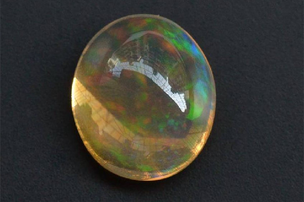 歐泊石會(huì)不會(huì)氣泡越來(lái)越多 歐泊石有氣泡正常嗎 歐泊石會(huì)不會(huì)氣泡越來(lái)越多 歐泊石有氣泡正常嗎