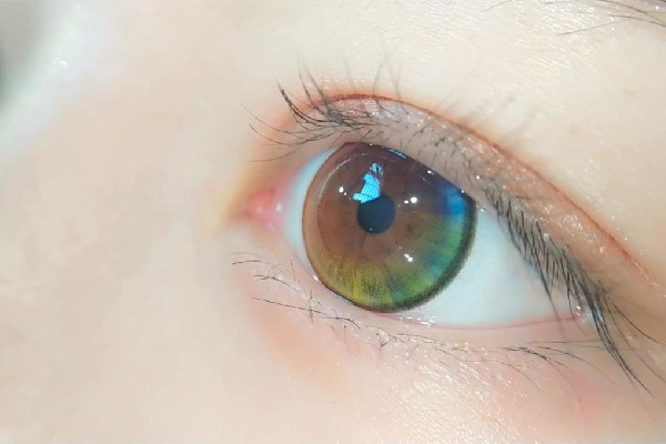 美瞳不開(kāi)封可以保存多久 美瞳放久了結(jié)晶怎么辦