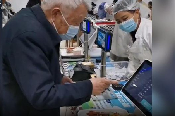 高?；貞?yīng)老人82元只買(mǎi)倆素菜 素菜吃多了會(huì)不會(huì)胖