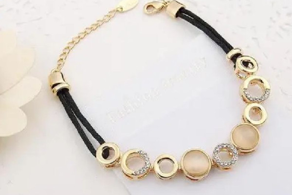 合金手鏈氧化了怎么處理 合金手鏈可以用酒精擦嗎 合金手鏈氧化了怎么處理 合金手鏈可以用酒精擦嗎