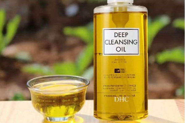 卸妝油卸的干凈嗎 卸妝油會使肌膚層角質層變薄嗎