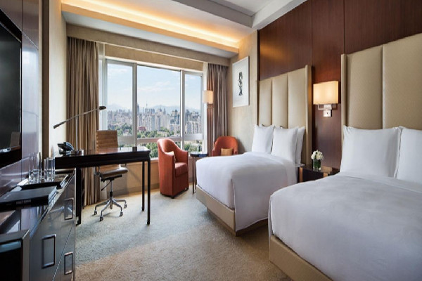 情侶住酒店小伙半夜被陌生男摸醒 住酒店有陌生人進(jìn)房?jī)r(jià)如何處理 情侶住酒店小伙半夜被陌生男摸醒 住酒店有陌生人進(jìn)房?jī)r(jià)如何處理