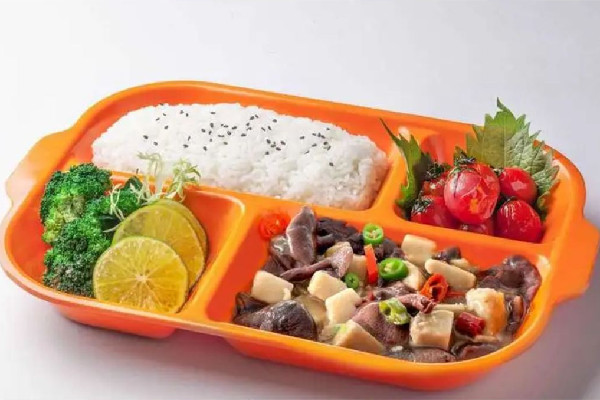 女子帶孩子吃飯故意往菜里扔頭發(fā) 在外吃飯吃到頭發(fā)怎么賠償 女子帶孩子吃飯故意往菜里扔頭發(fā) 在外吃飯吃到頭發(fā)怎么賠償