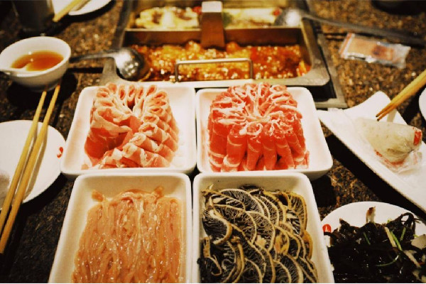 究竟誰(shuí)在留宿海底撈 海底撈不是大學(xué)生可以打折嗎 究竟誰(shuí)在留宿海底撈 海底撈不是大學(xué)生可以打折嗎