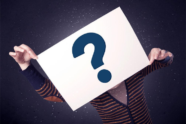 成都草莓音樂節(jié)一男子對(duì)警察豎中指 豎中指的含義是什么意思