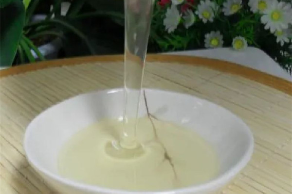 槐花蜜會(huì)有一點(diǎn)酸的感覺嗎 槐花蜜會(huì)分層嗎