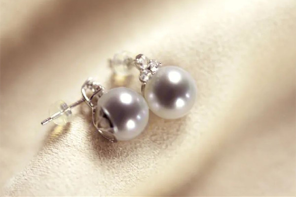 珍珠首飾和黃金首飾哪個保值 珍珠首飾和黃金首飾可不可以混搭