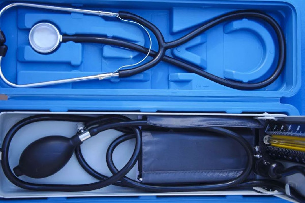 水銀血壓計(jì)怎么聽(tīng)聲音 水銀血壓計(jì)要壓倒多少才松氣