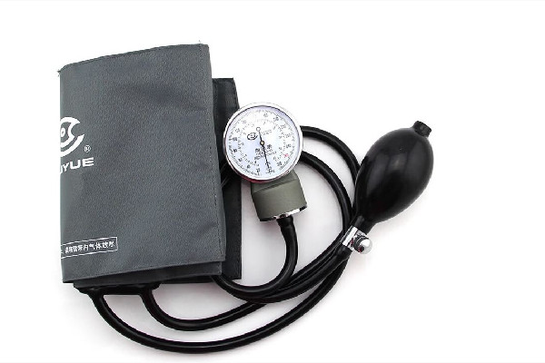 水銀血壓計(jì)怎么聽(tīng)聲音 水銀血壓計(jì)要壓倒多少才松氣