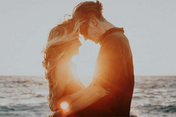 吃面崩潰女生:生氣因?qū)ο笥X得丟人 情侶吵架了怎么緩和關(guān)系 吃面崩潰女生:生氣因?qū)ο笥X得丟人 情侶吵架了怎么緩和關(guān)系