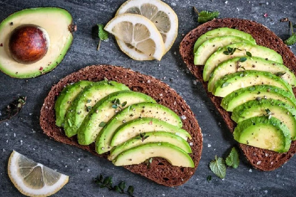 牛油果怎么看熟不熟 牛油果買什么樣的好 牛油果怎么看熟不熟 牛油果買什么樣的好