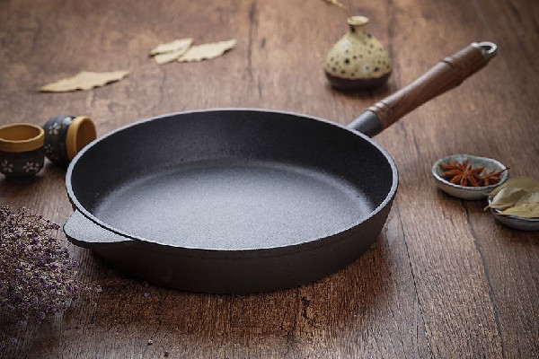 平底鍋用煤氣灶還是電磁爐 平底鍋會不會漏洞 平底鍋用煤氣灶還是電磁爐 平底鍋會不會漏洞