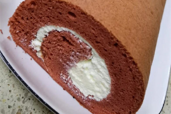 蛋糕卷為什么會粘皮 蛋糕卷怎么做不會把表皮粘掉 蛋糕卷為什么會粘皮 蛋糕卷怎么做不會把表皮粘掉